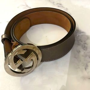 Gucci belt, good condition. Silver buckle, metallic belt. Fits size 24-32 waist.